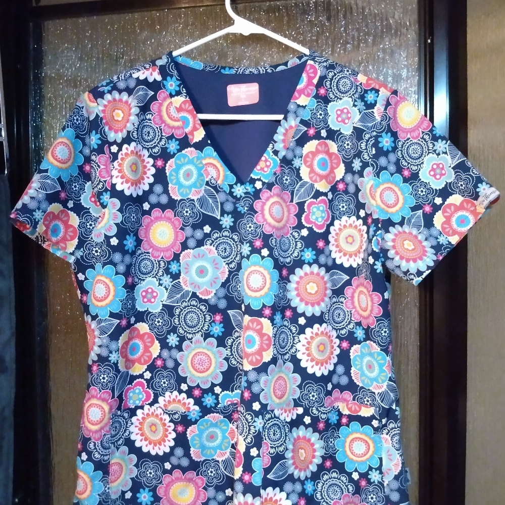 Ava Therese scrub top large